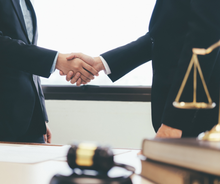 Read more about the article A közérdekű munka és a munkaviszony összehasonlító elemzése